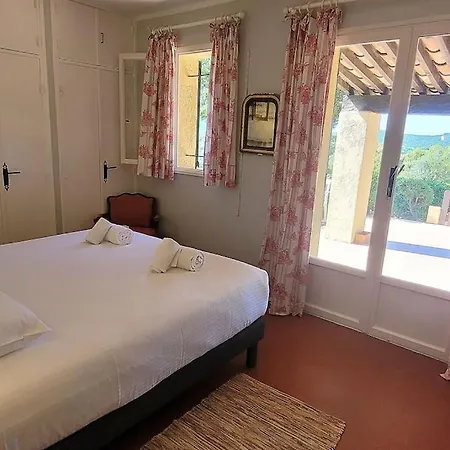 Villa Aux Portes De *