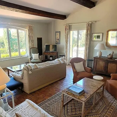 Villa Aux Portes De *