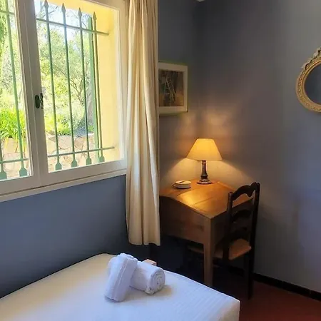 Aux Portes De